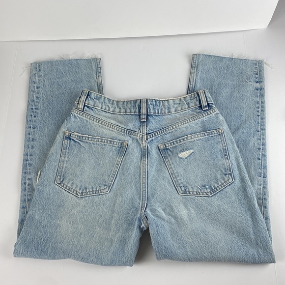 Light wash ripped mid rise button fly boyfriend raw hem denim jeans size 4 - Picture 8 of 11